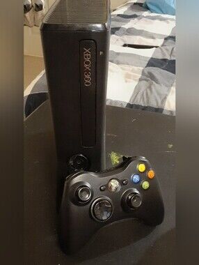 Microsoft Xbox 360 Slim Console with Black Wireless Controller